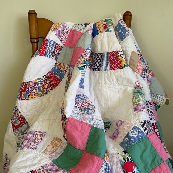 Vintage Handmade Double Wedding Ring Patchwork Quilt 84x64 Feedsack Fabrics - Picture 4 of 16